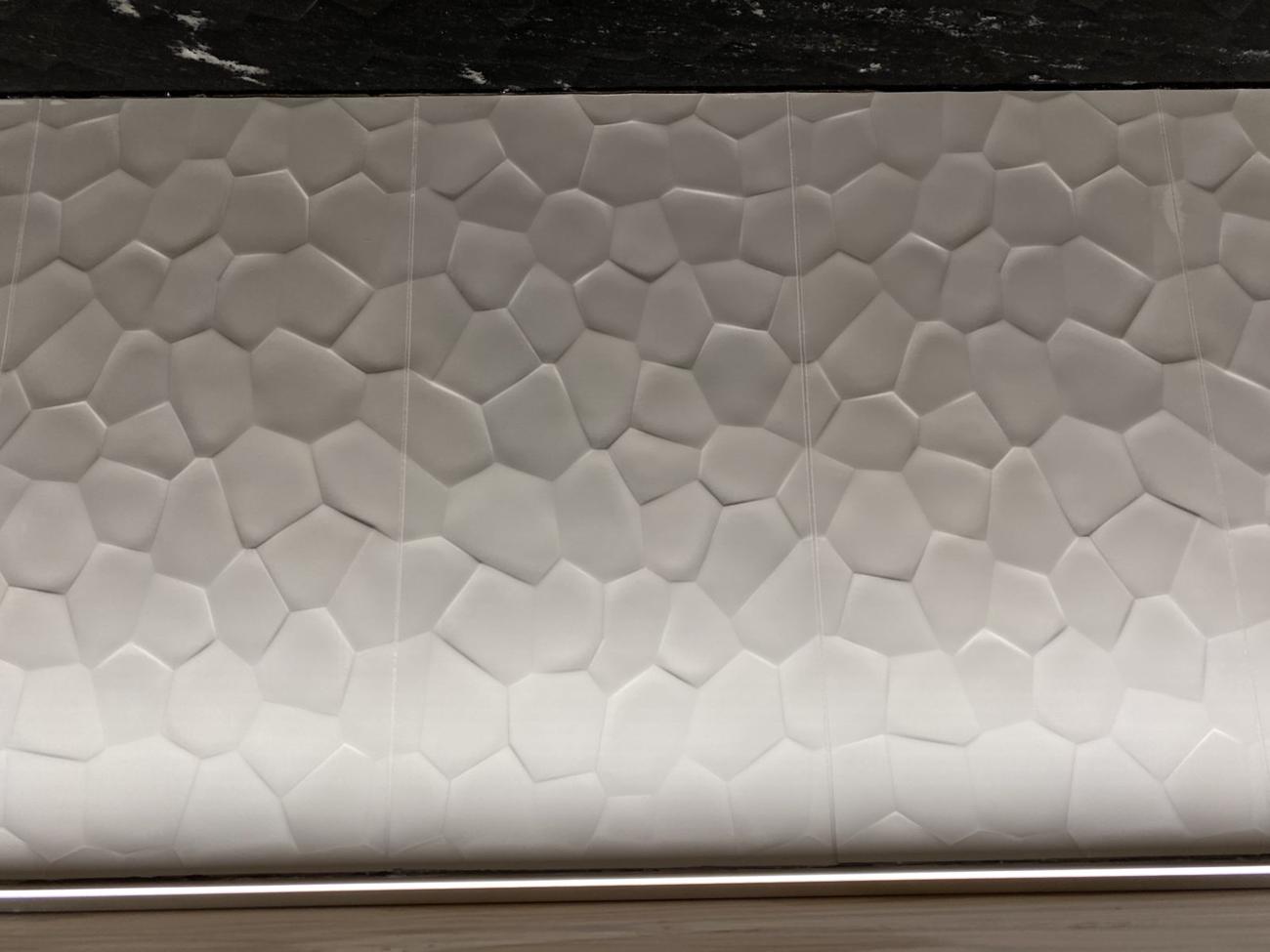 Wandplatten mit Wabenmuster